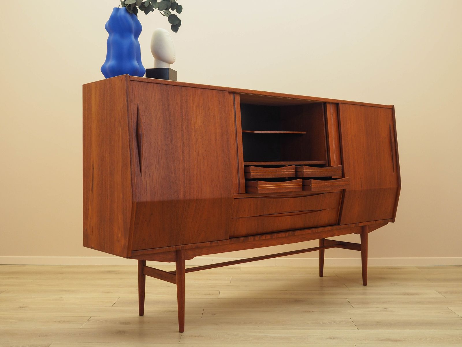 Teakhouten highboard, Deens design, jaren 1960, gemaakt in Denemarken photo vintage