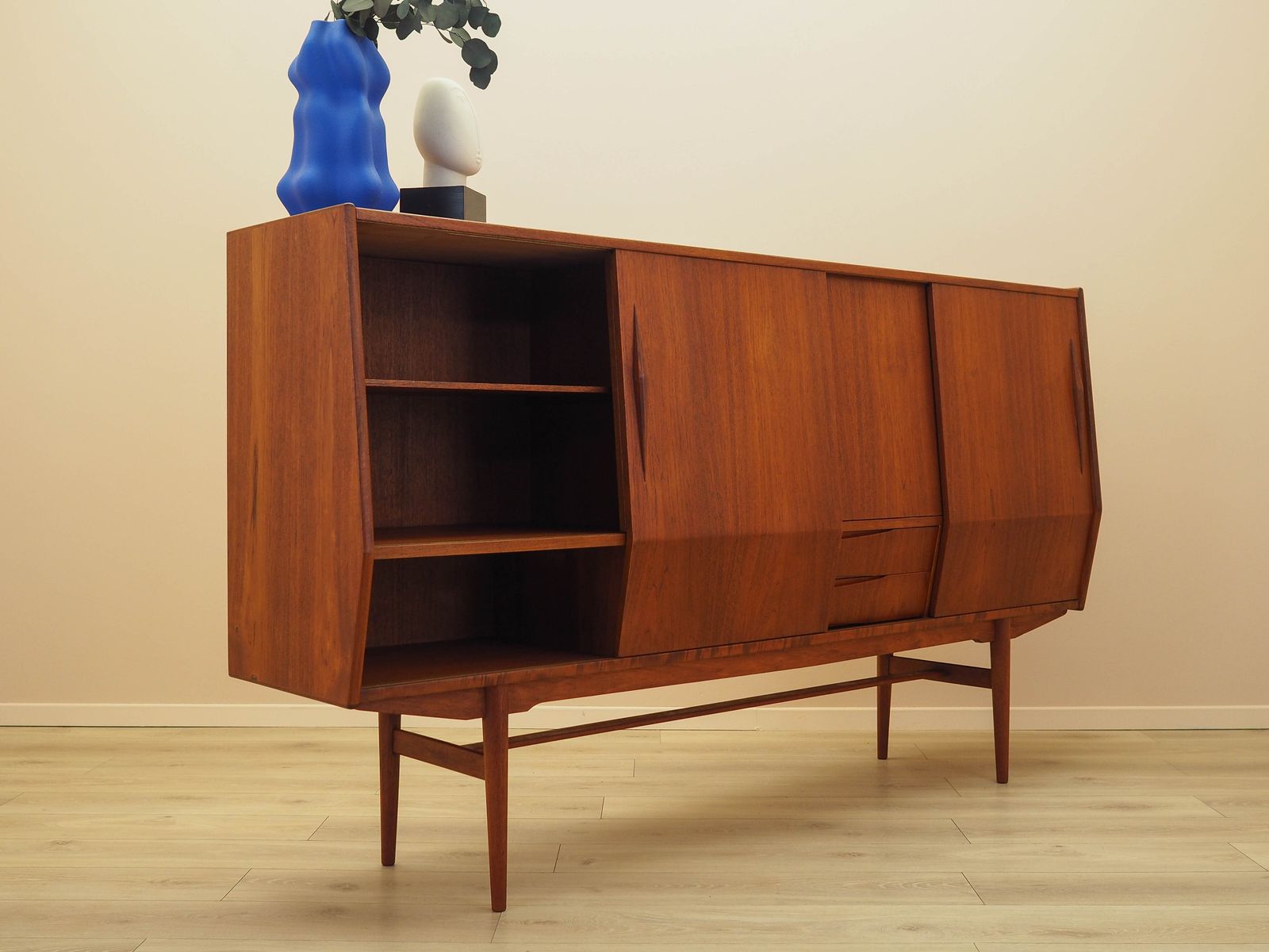 photo furniture Highboard en teck, design danois, années 1960, fabriqué au Danemark
