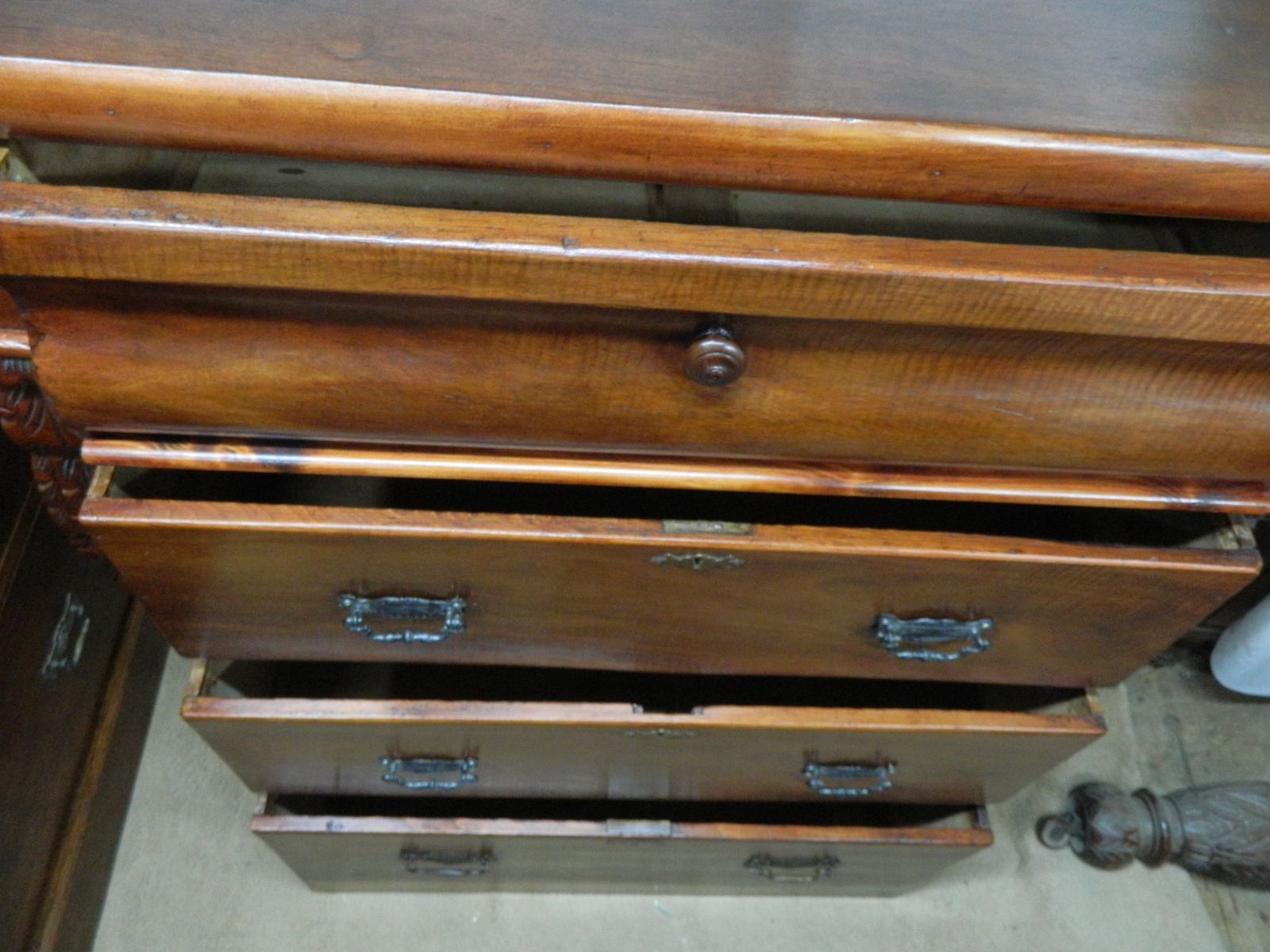 photo vinterior Mahogany Veneer Scotch Chest Of Drawers