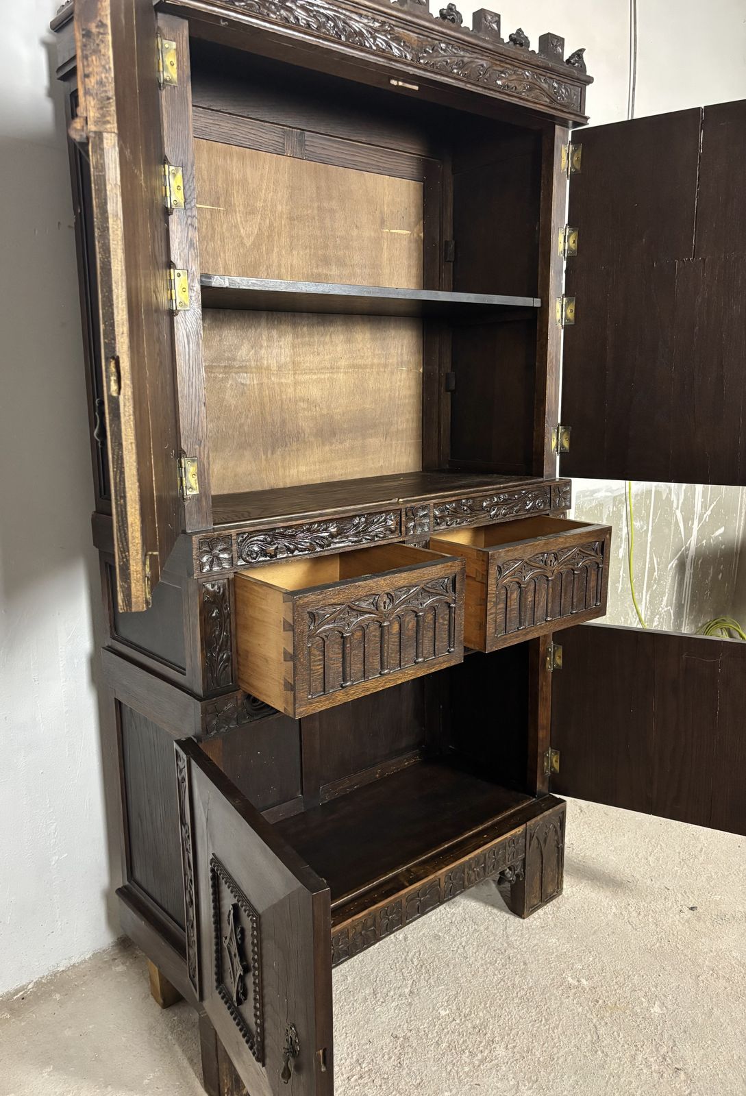 photo buy Monumentale Gothic Revival eiken kast, begin 20e eeuw