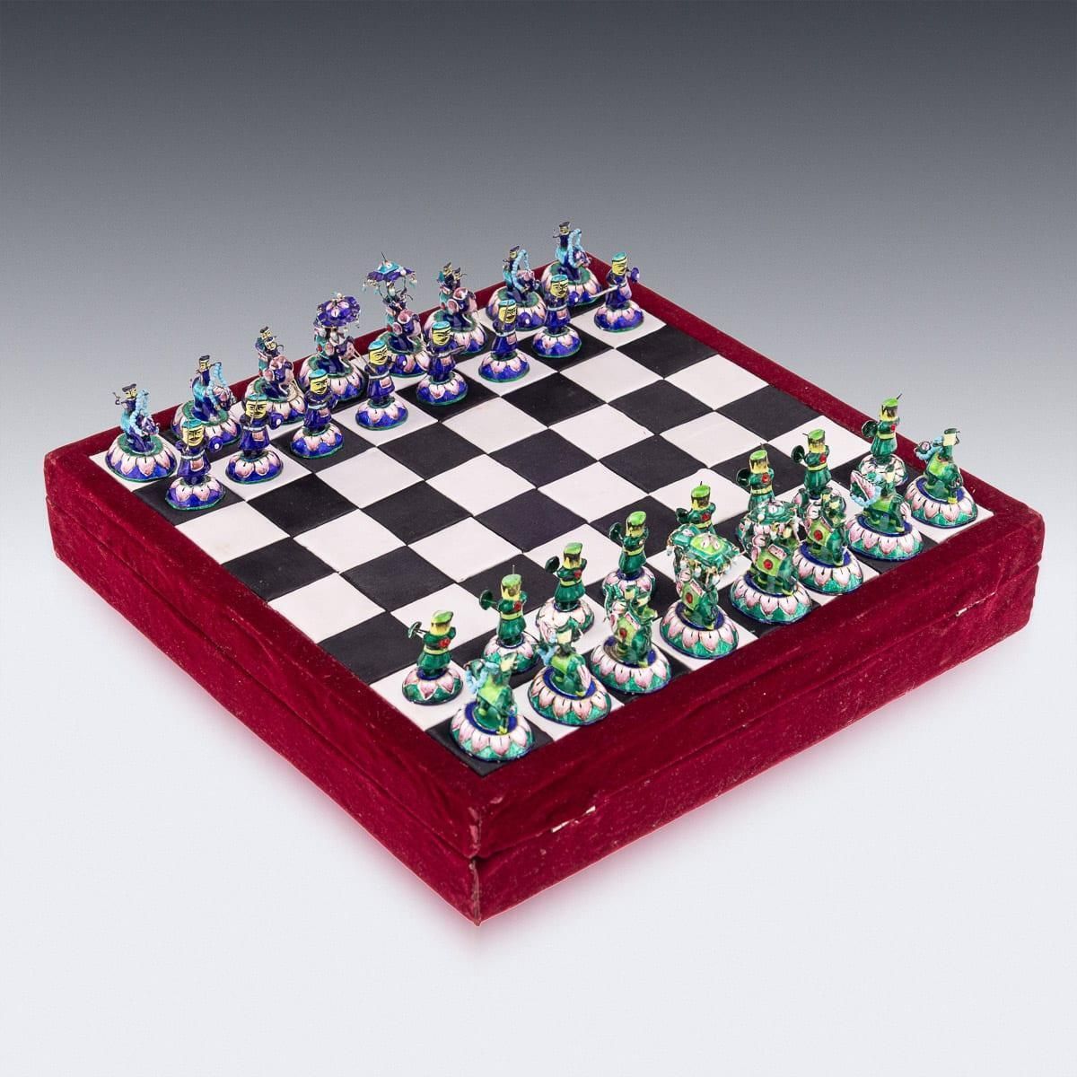 20thc Indian Silver & Enamel Chess Set With Silk & Velvet Board, Jaipur C.1950 photo Home Decor