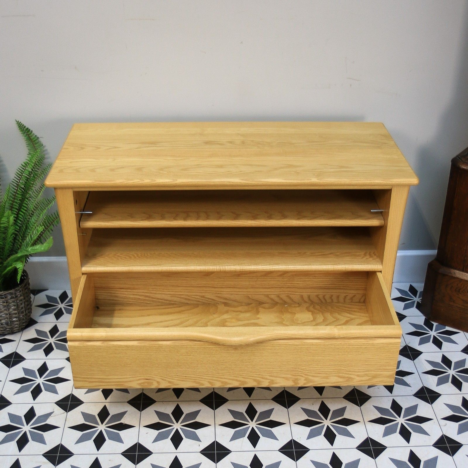 Ercol Tv Media Stand In Elm And Ash, Light Blonde Finish. photo vinterior