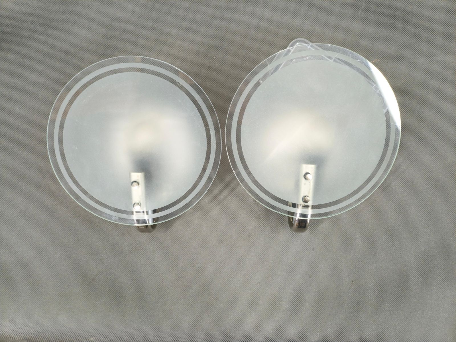 Paire d'appliques murales Art déco tchèques en verre dépoli, années 1940 photo furniture