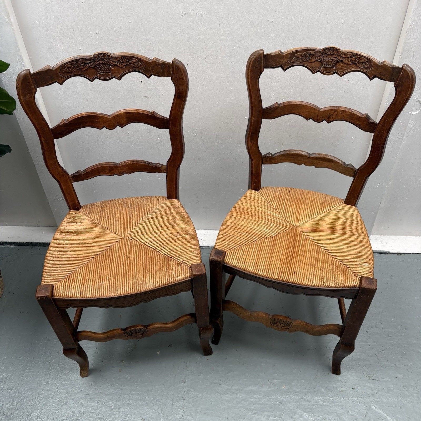 2 Vintage French Country ´Van Gogh” Ladderback Rush Seat Dining Chairs