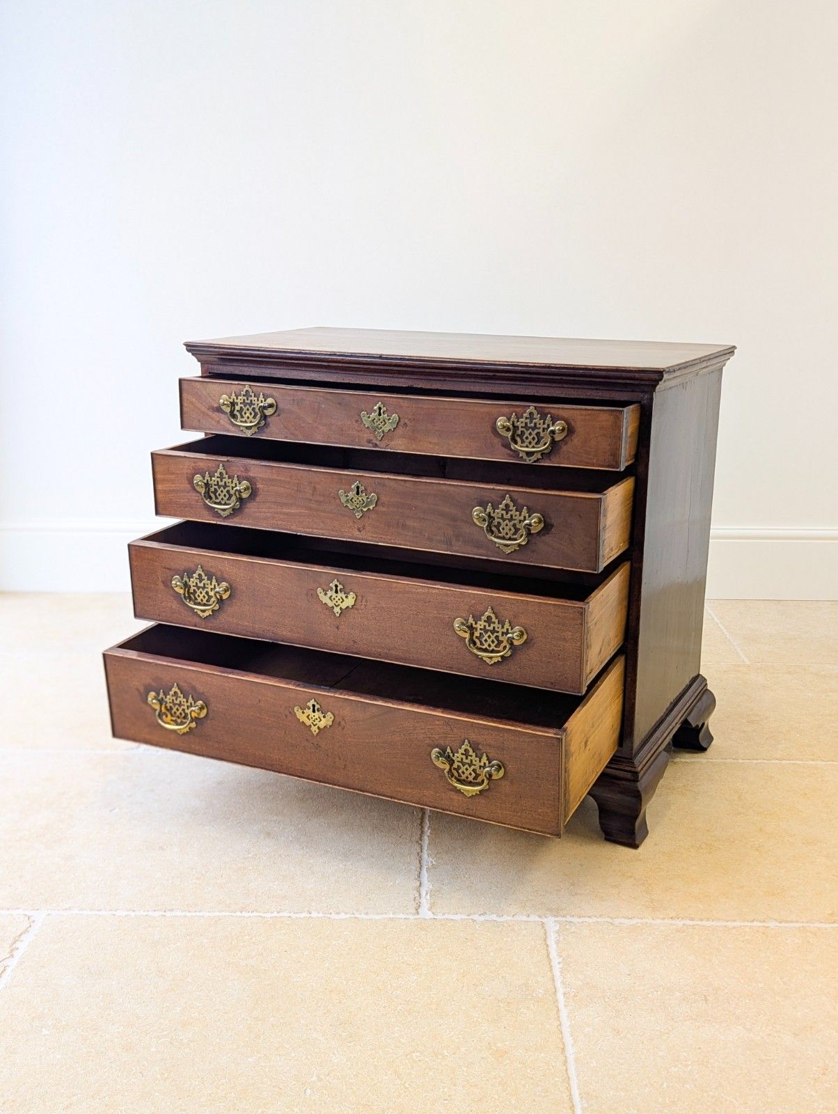 Antique George II Mahogany Chippendale Period Chest Of Drawers C.1750 photo Furniture