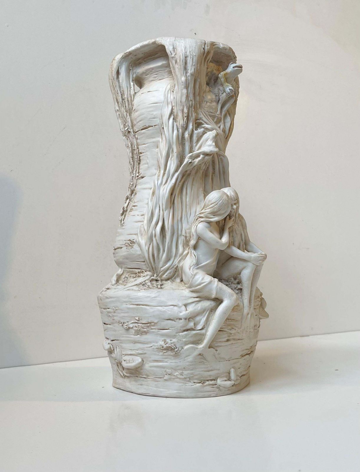 770.0 Antique Bohemian Enchanted Fairy Tail Tree Trunk Vase In Porcelain   Bisque photo
