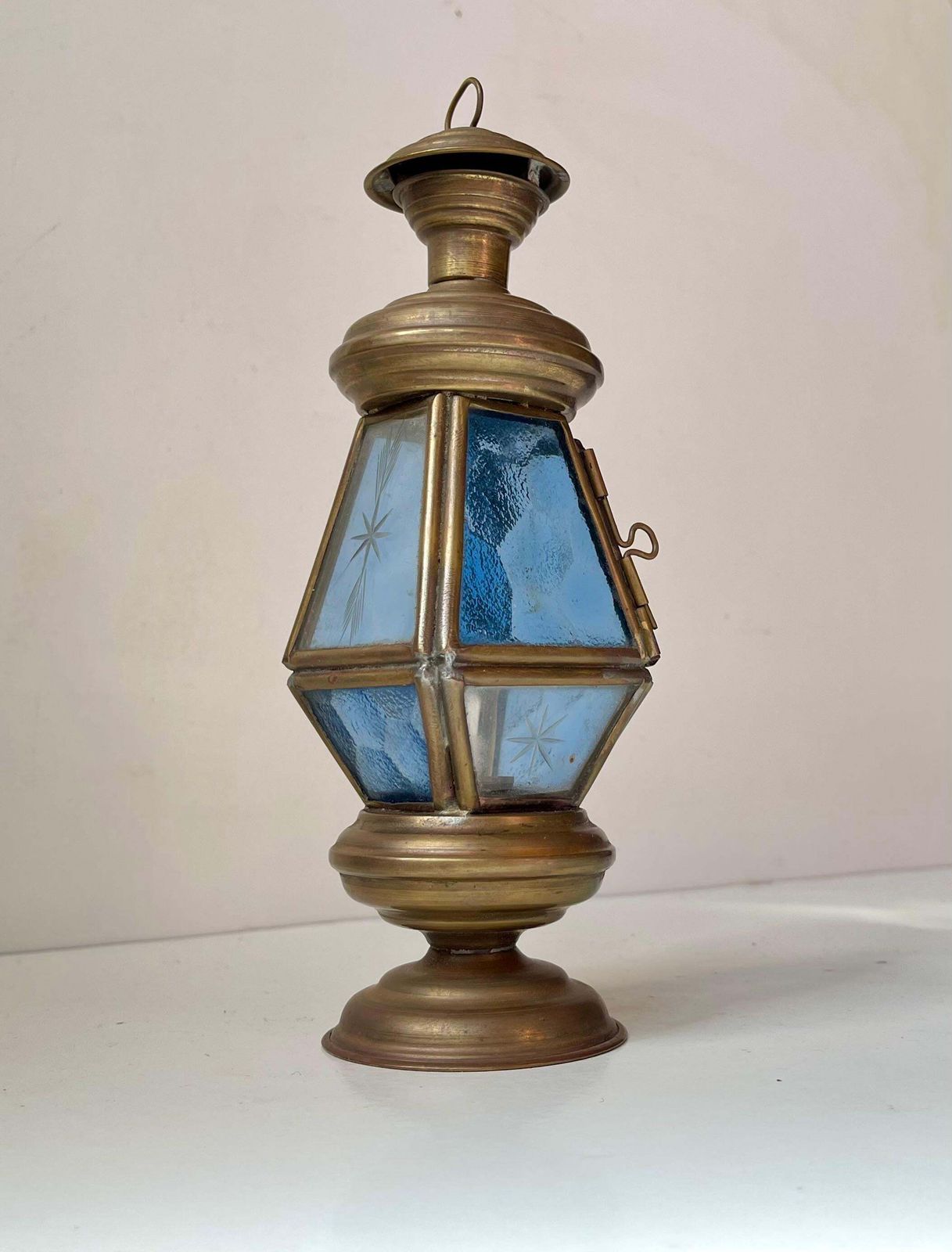 Lanterne Art déco en laiton, verre gravé et coloré, années 1930 photo vintage