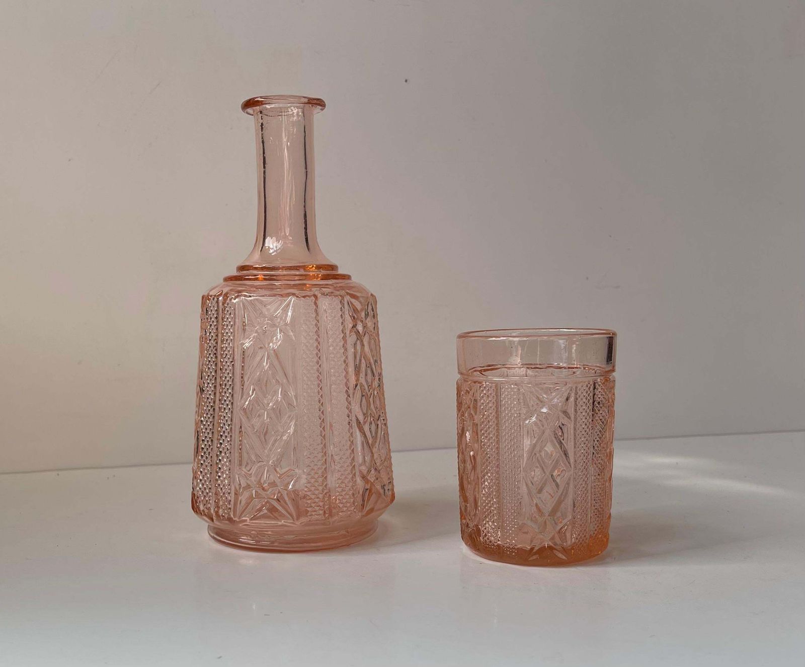 Roze art deco karaf van Brockwitz, Duitsland, jaren 1920 photo vinterior
