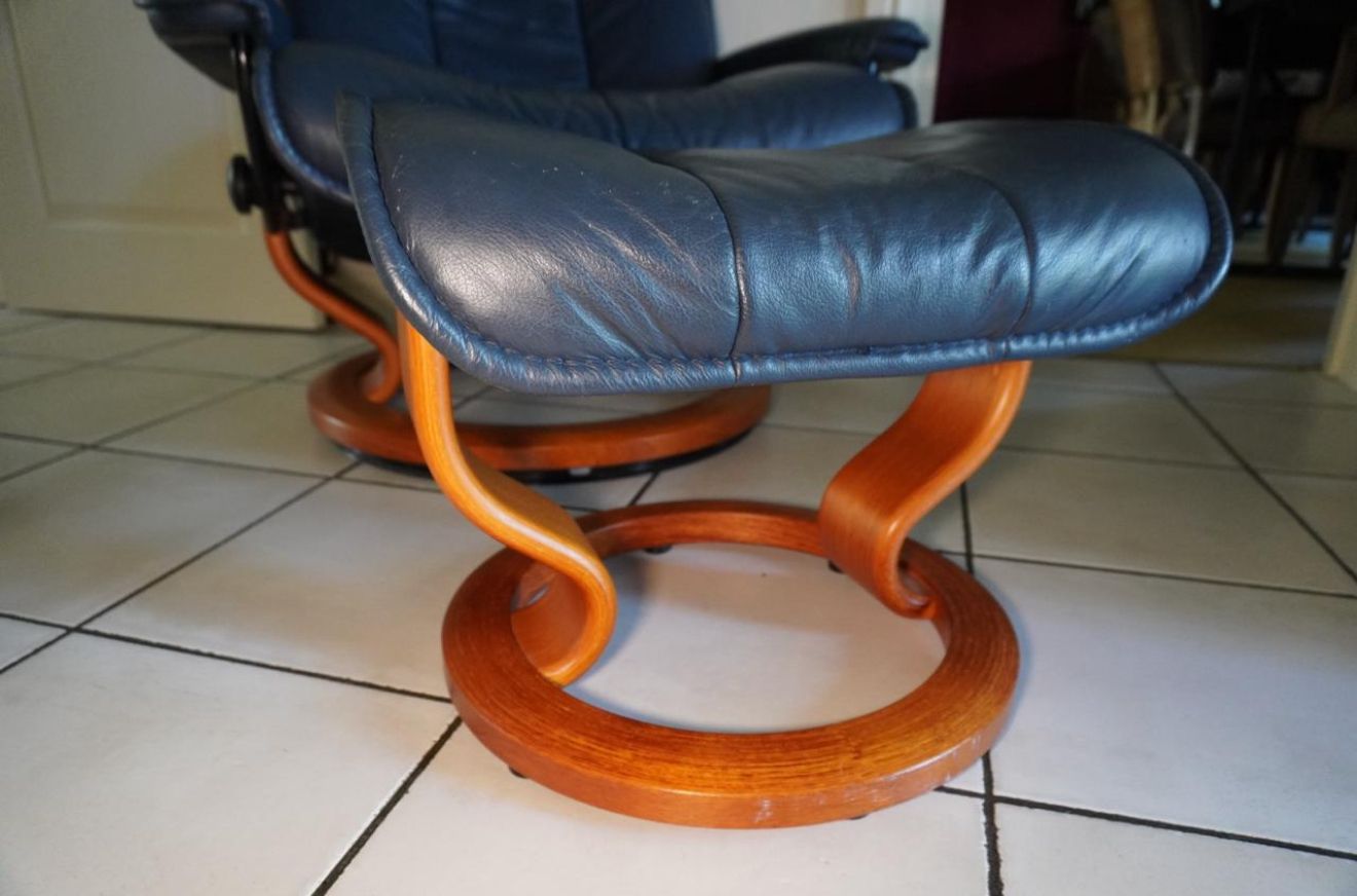 Vintage Ekornes Stressless Norwegian Leather Recliner & Footstool – Blue photo for sale