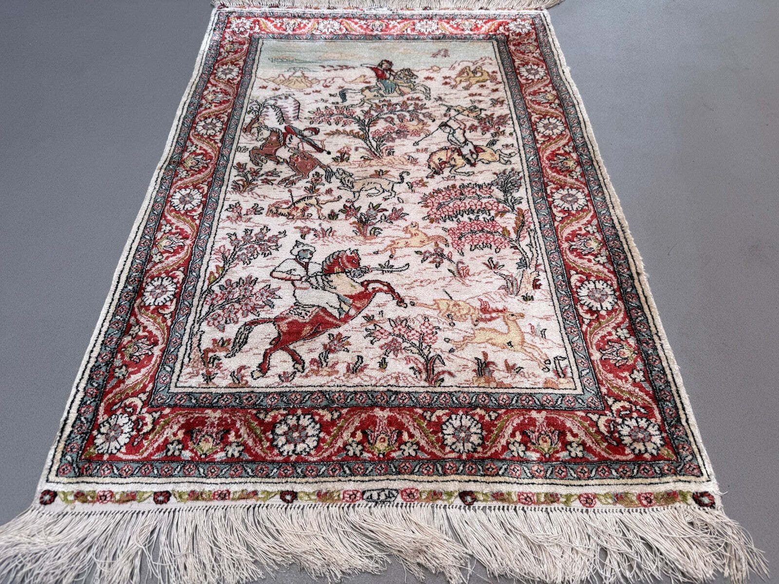 Vintage Hereke Zijden Jachttapijt 63x95cm Handgeknoopt Gesigneerd photo furniture