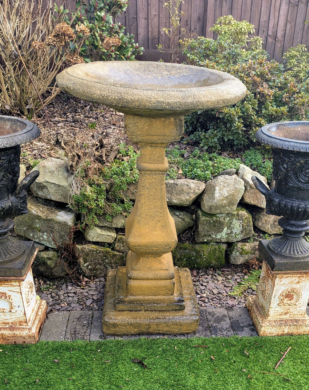 Vintage Hampton Bird Bath English Country Stone 0082. photo Garden Decor