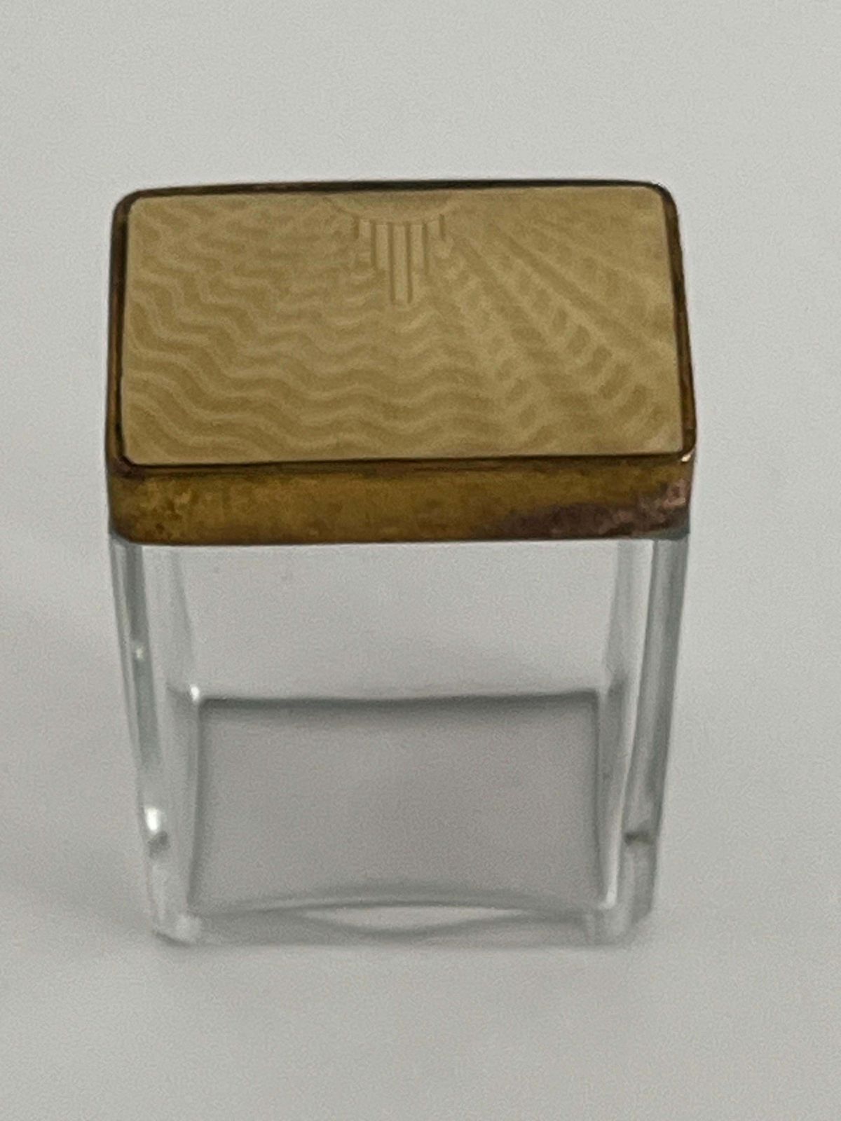 photo buy Art Deco glazen toiletpotje met goudkleurig guilloche emaille deksel, ca. jaren 1920