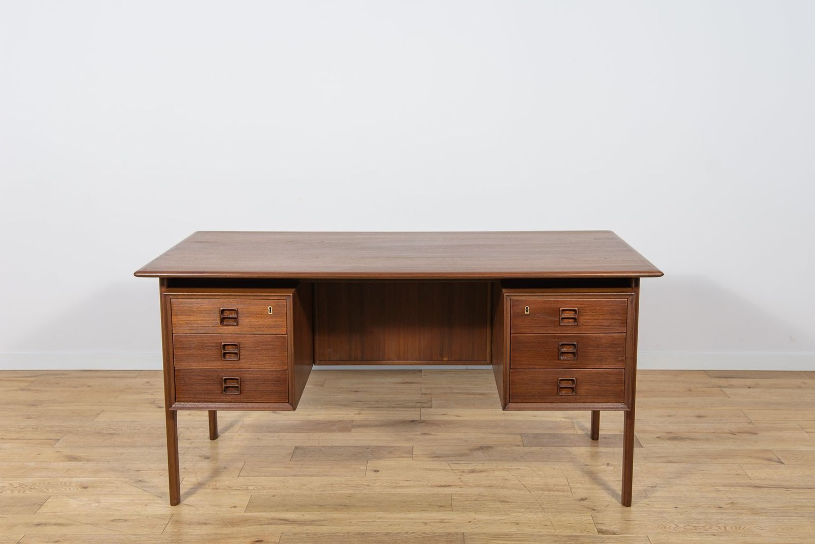 Mid Century Teak Desk By Arne Vodder For Sibast, Denmark, 1960s photo for sale