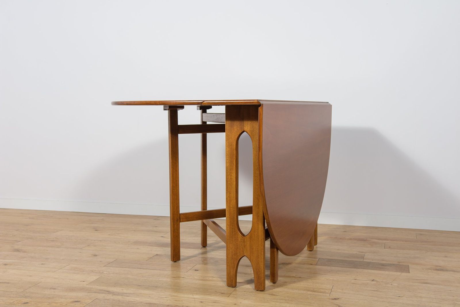 Mid Century Modern Round Drop Leaf Dining Table From Jentique, United Kingdom, 1960s photo 1162.0