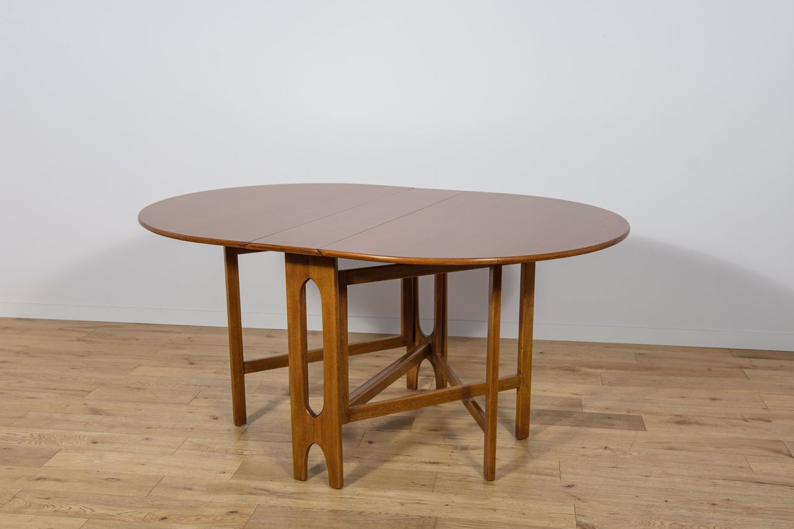photo furniture Mid Century Modern Round Drop Leaf Dining Table From Jentique, United Kingdom, 1960s