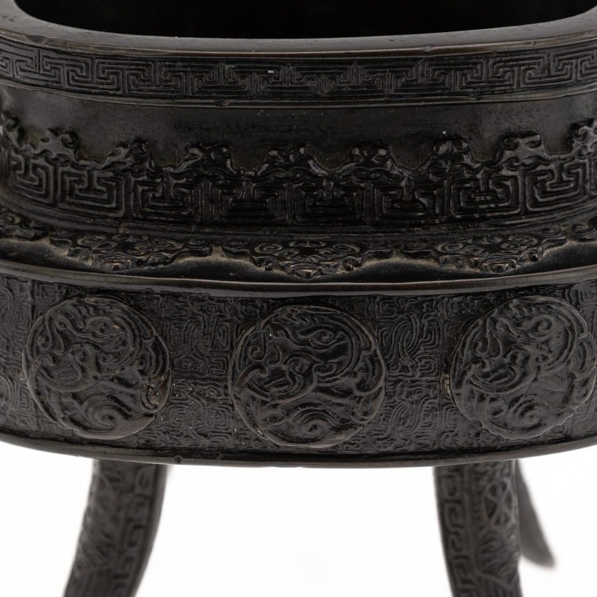 810.0 Antique 19th Century Japanese Bronze Vessel In The Style Of The 17thc Edo Period photo