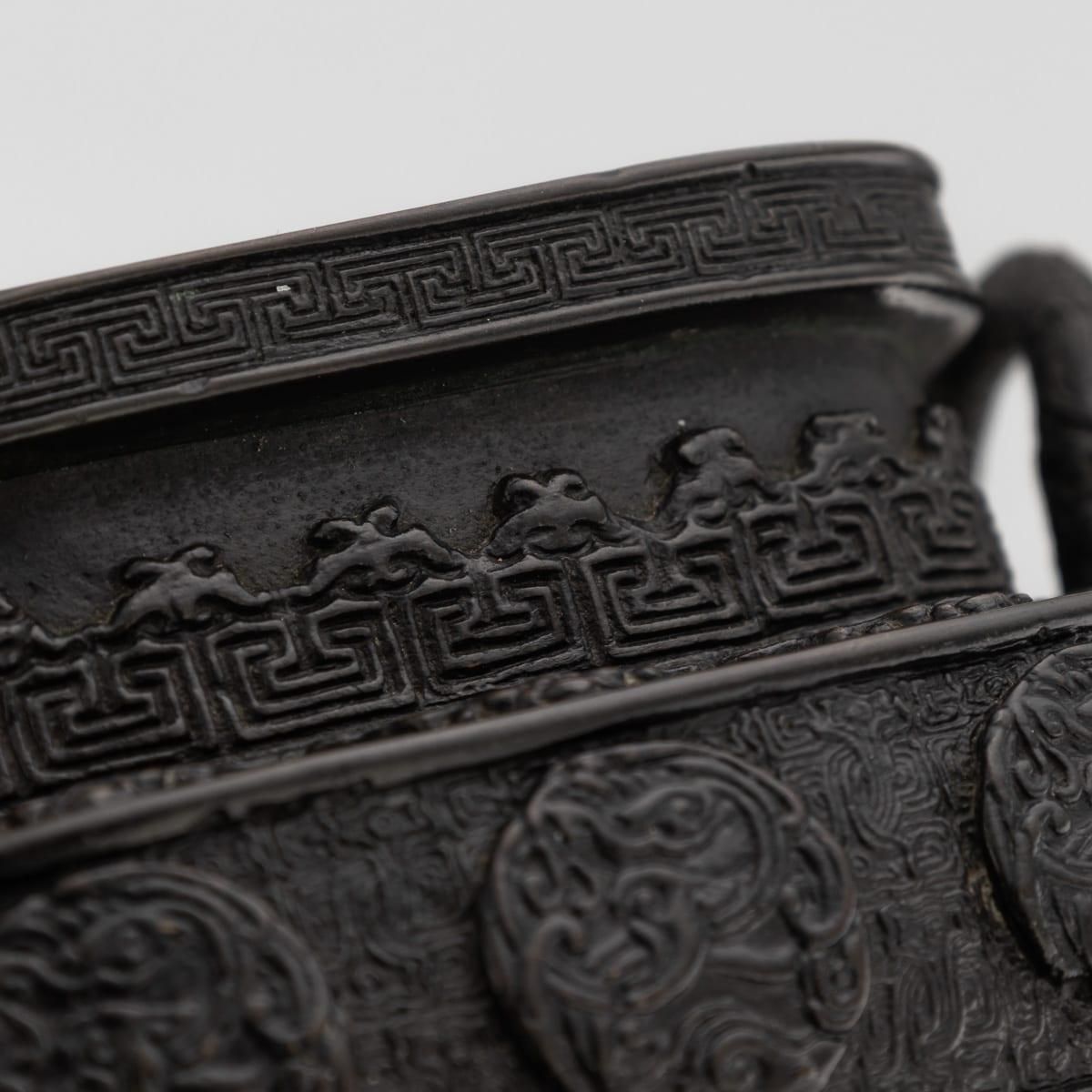 photo vinterior Antique 19th Century Japanese Bronze Vessel In The Style Of The 17thc Edo Period