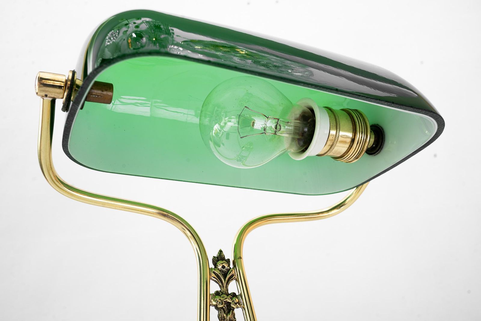 Swiveling Banker Table Lamp With Green Glass Shade Vienna Around 1920s photo vinterior