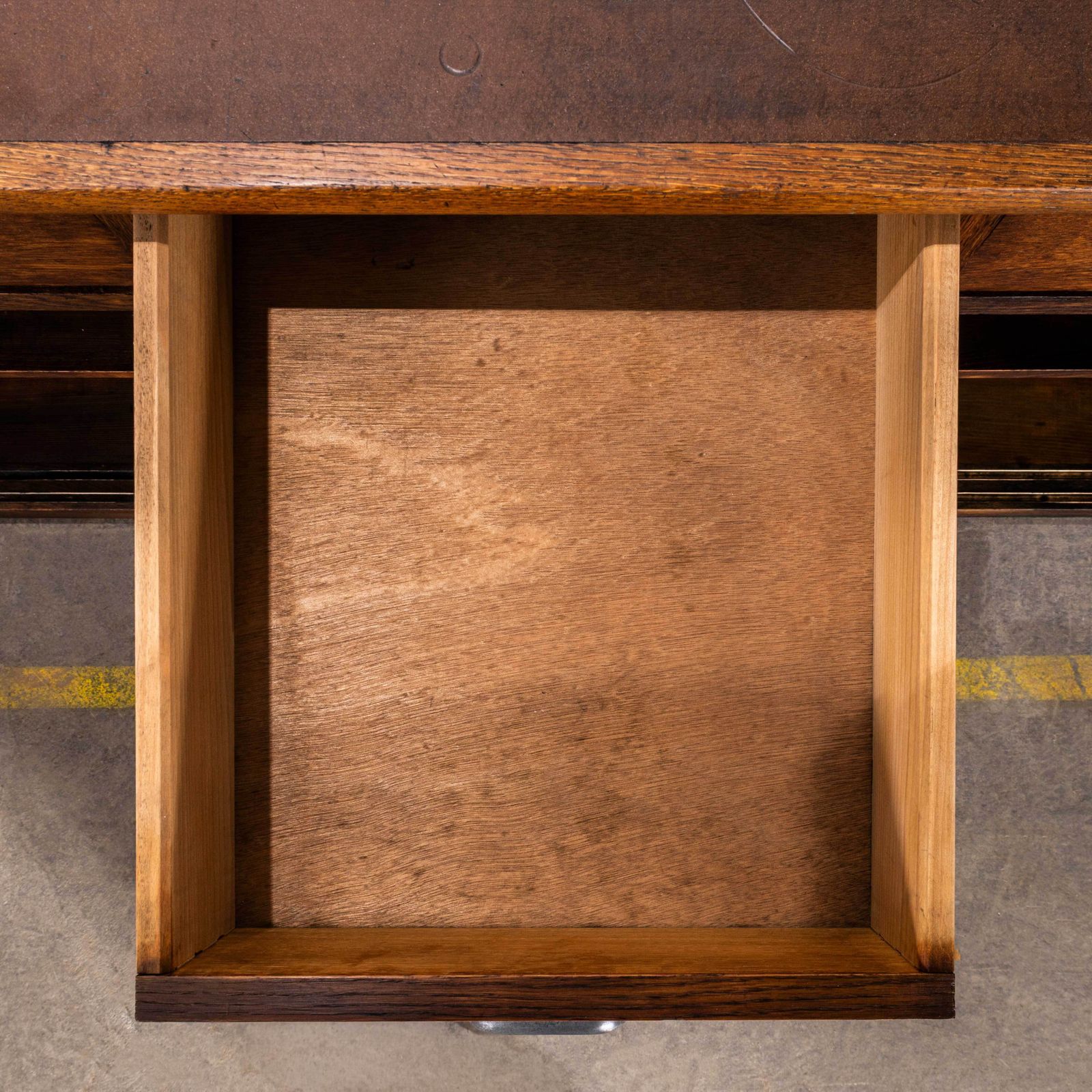 photo furniture 1940’s épicerie Scrubbed Oak Shop Counter – Six Drawers