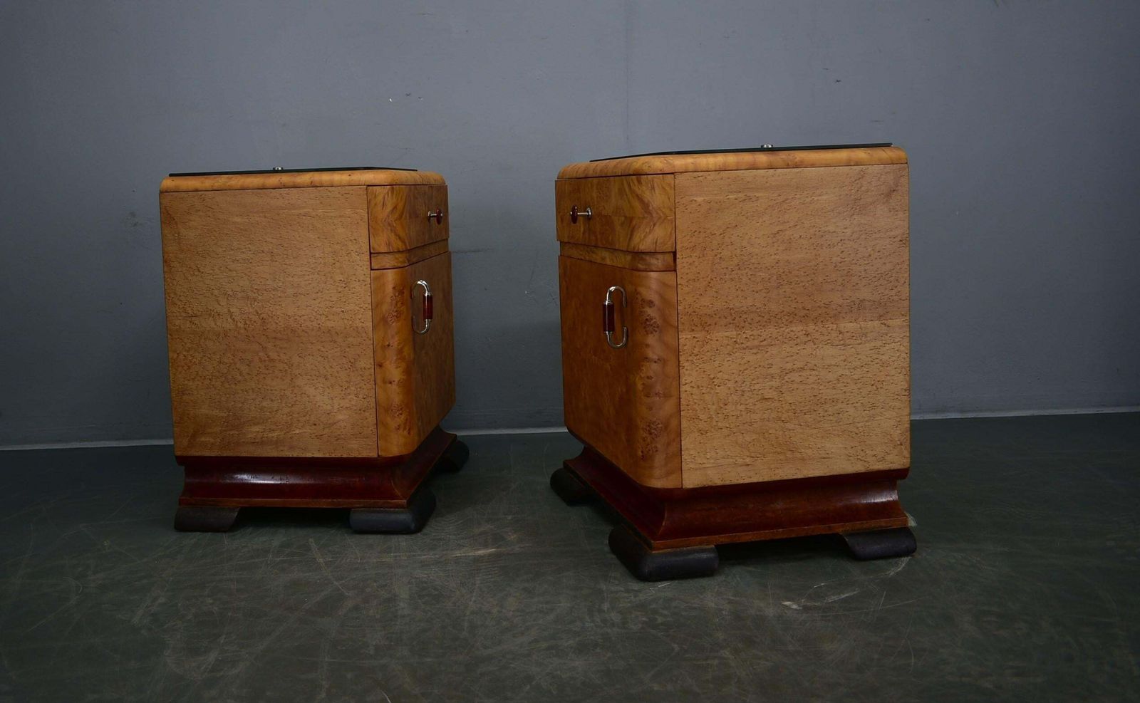 photo vinterior 1938s Pair Of Art Deco Bedside Tables, Czechoslovakia