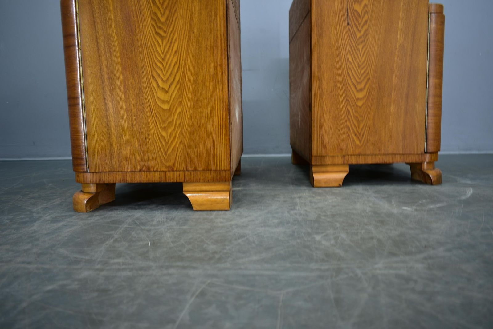 photo vintage 1939s Pair Of Art Deco Bedside Tables, Czechoslovakia