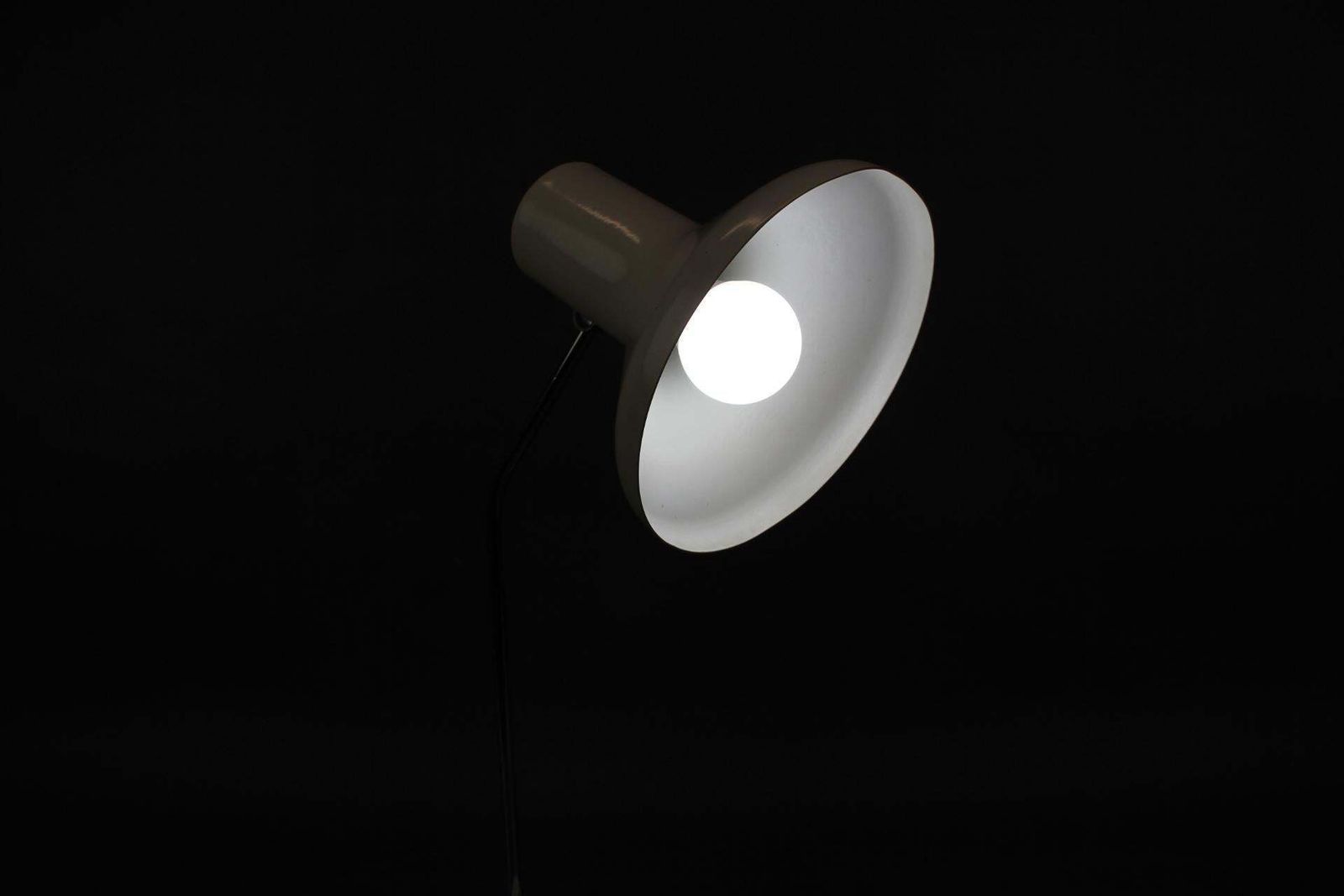 photo furniture 1970s German Space Age Adjustable Desk Lamp In White Metal And Chrome