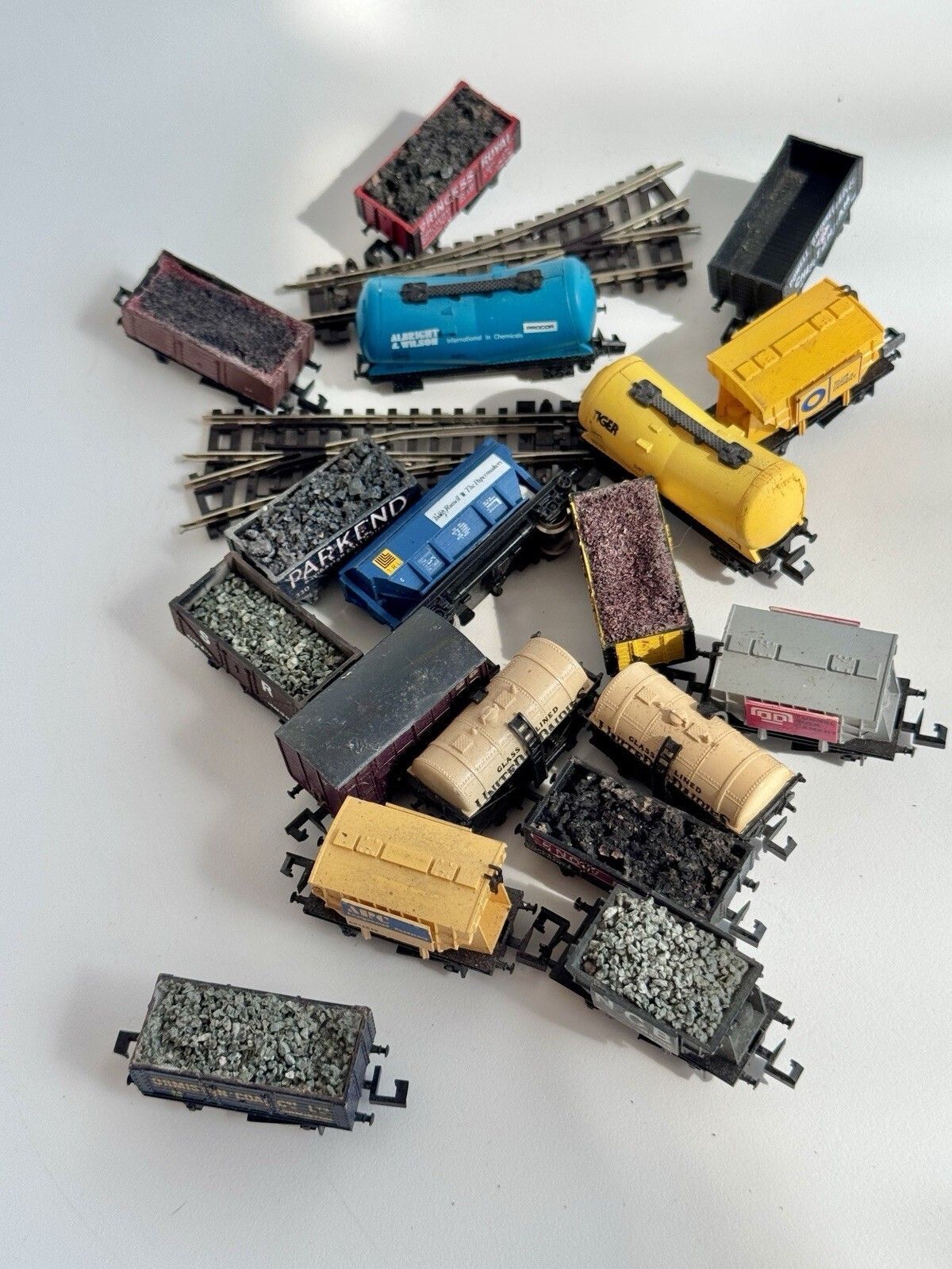 100.0 Large Bundle Of Vintage Graham Farish N Gauge Model Railway Freight Wagons photo