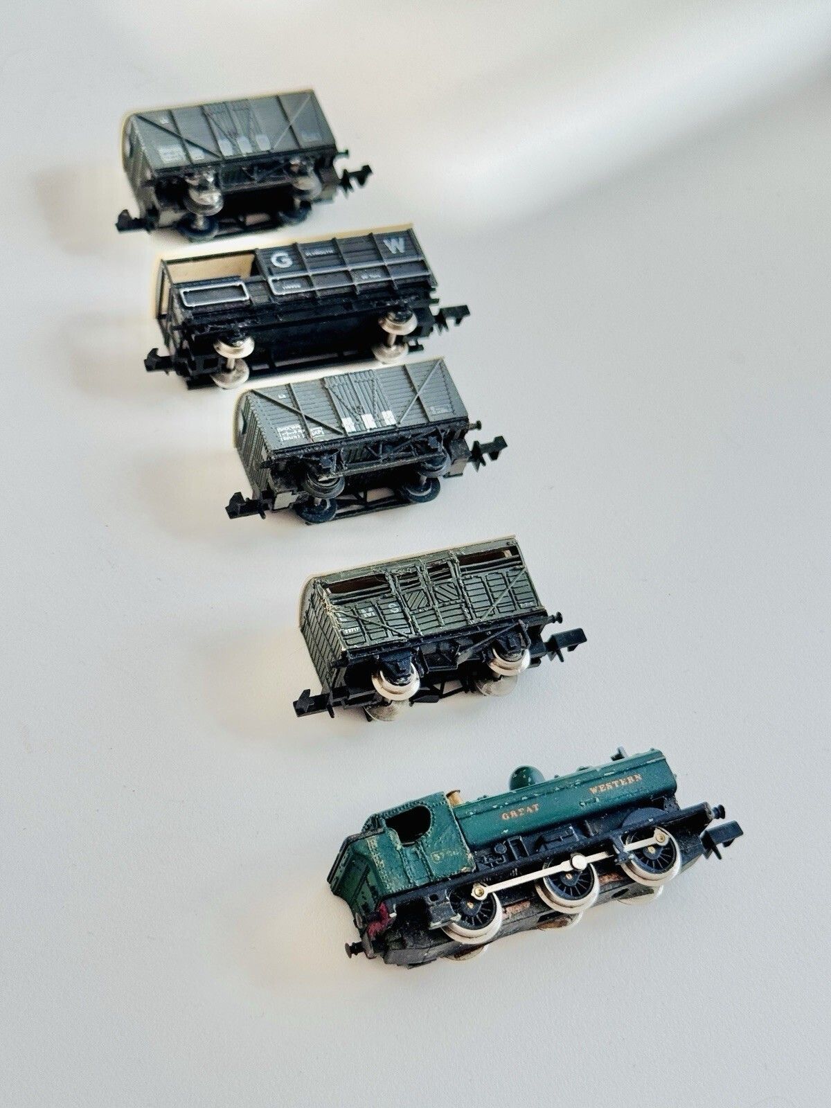 Graham Farish Great Western Railway (Gwr) 0 6 0 Pannier Tank Set N Gauge photo furniture