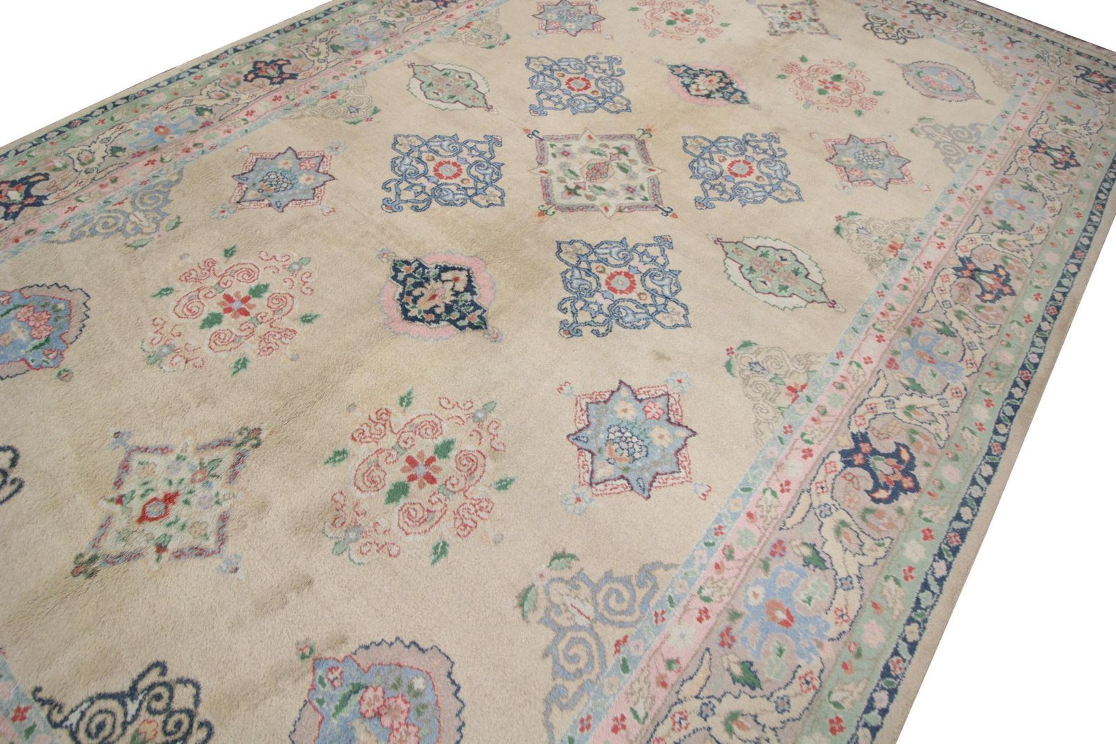 Tapis d'orient beige inspiré de Ziegler, tapis de salon fait main photo for sale