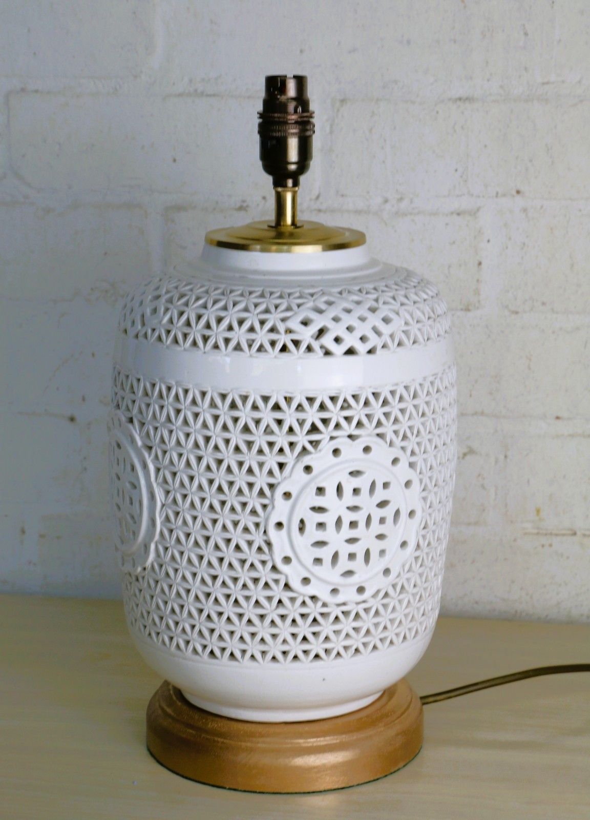 Table Lamp Oriental Blanc De Chine Reticulated Chinese Ceramic Lamp 20th C. photo 120.0