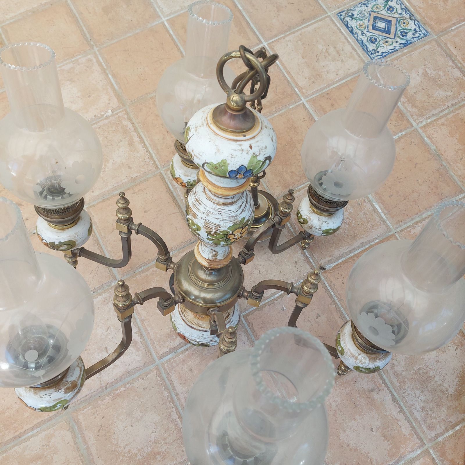 Chandelier Floral Design 6 Bulbs Porcelain, Brass And Glass photo furniture