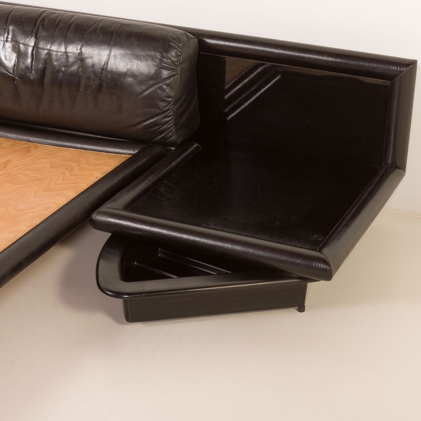 photo furniture Morna Bed With Bedside Tables By Afra & Tobia Scarpa For Molteni, 1970s