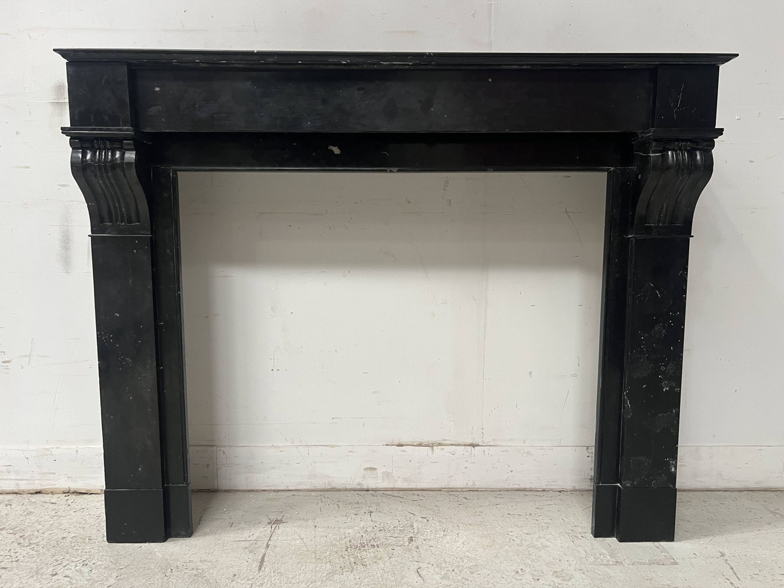 photo vinterior Napoleon III Period Fireplace With A Black Marble Corbel. 19th Century.