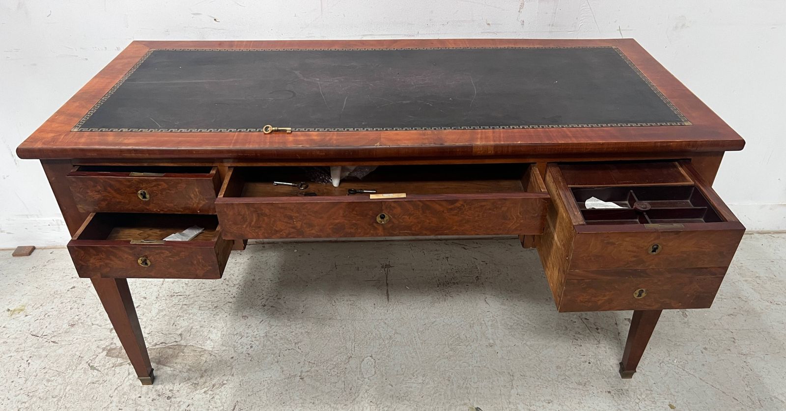 photo furniture Louis XVI Style Flat Desk In Walnut And Veneer, 19th Century.