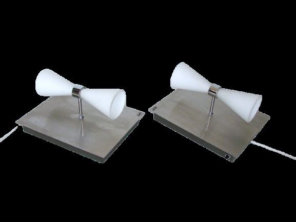 Een paar moderne HERSTAL wandlampen uit de jaren 2000 photo furniture