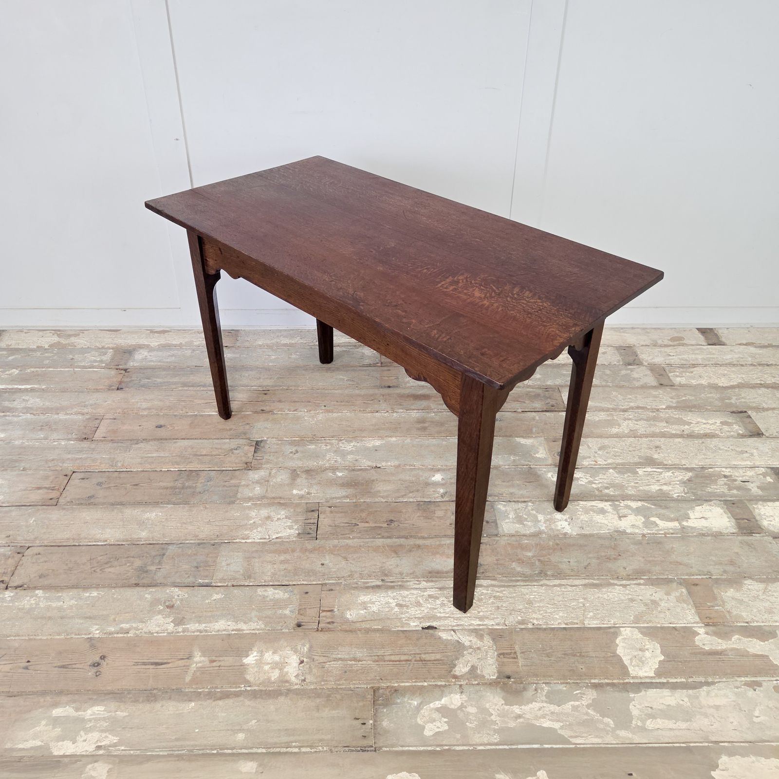 photo furniture Antique English Oak Farmhouse Table