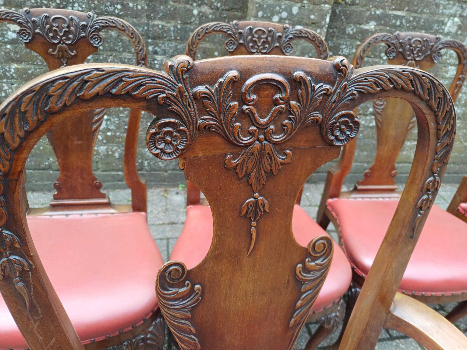 photo vintage Set Of 6 Imposing Antique Style Mahogany Dining Chairs Queen Anne Chippendale Carvers Carved Cabriole Legs Red Seats