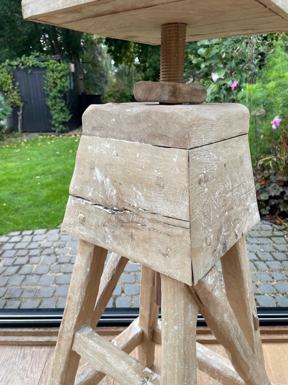 Pair Of Adjustable White Oak Sculpture Stands | Fsc Oak Display Pedestals photo vinterior