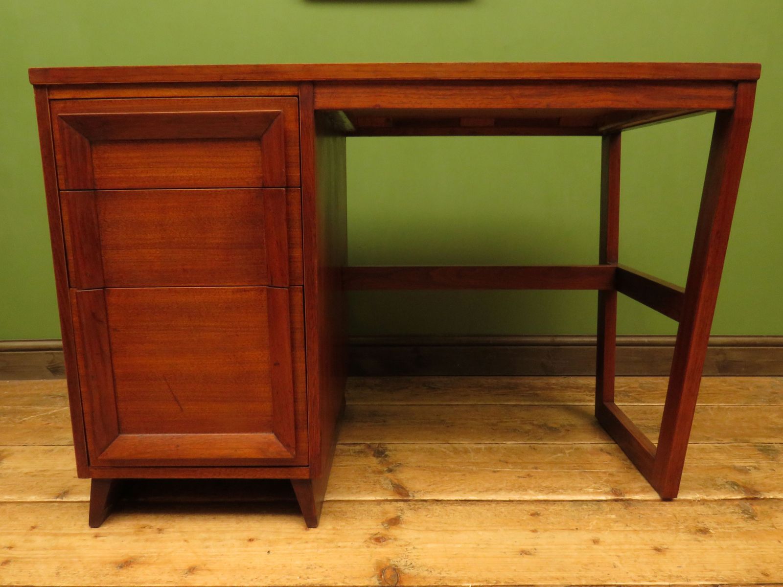 Mid Century Modern Desk By H.L.Hubbell Of Michigan photo 795.0