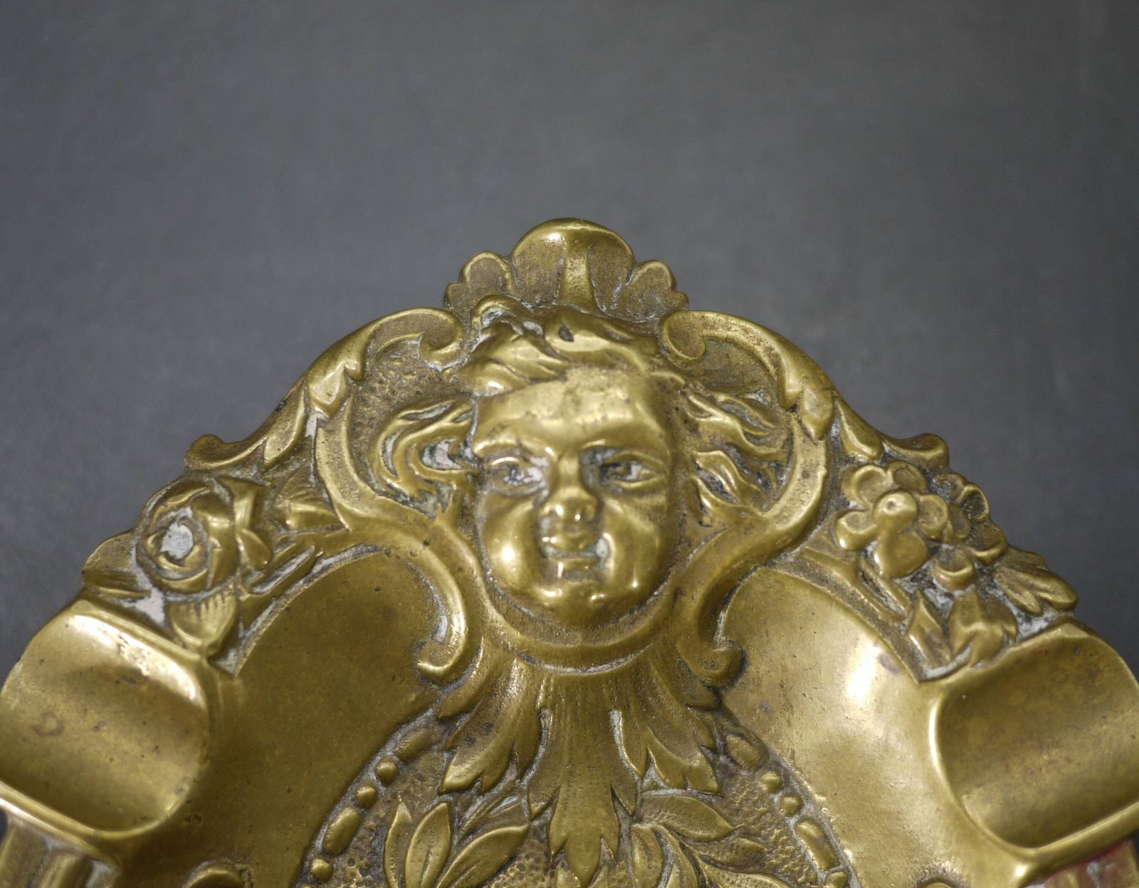 Cendrier d'époque français en bronze avec chérubins photo vintage