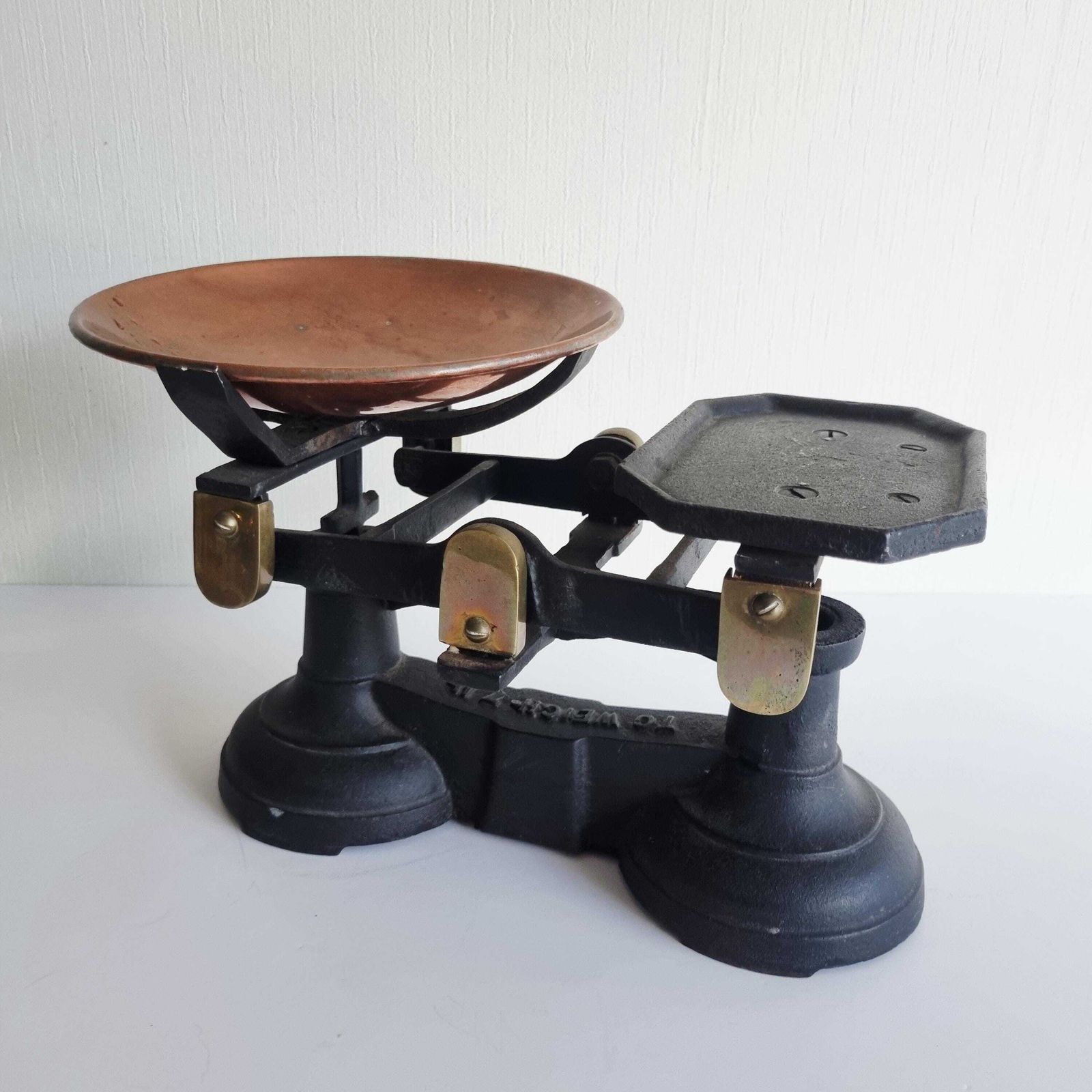 Vintage Cast Iron Kitchen Scales, Complete Set With Weights And Copper Pan, Antique Style Farmhouse Decor photo 65.0