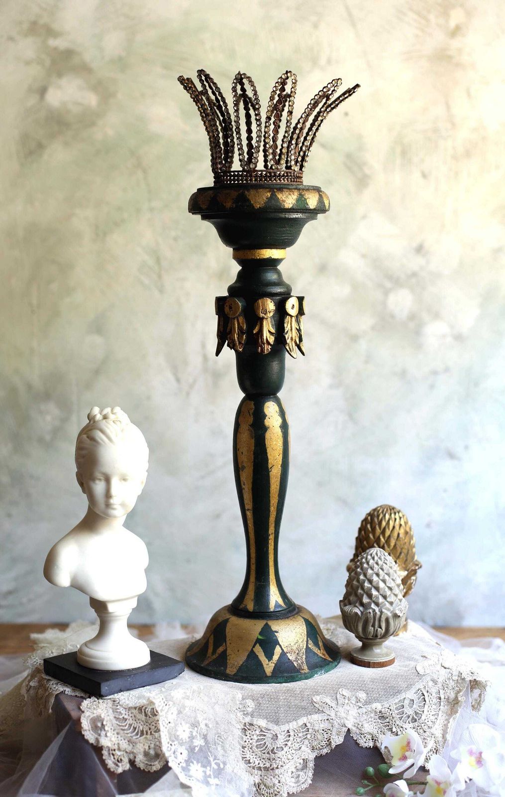photo vinterior Antique Pedestal Green And Gold Painted Column Wooden Statue Stand
