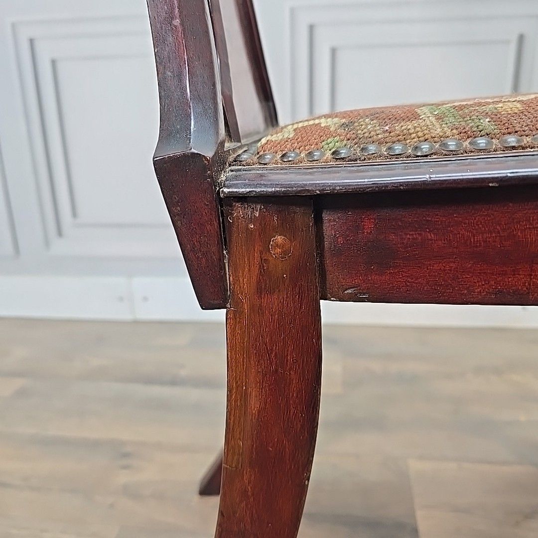 photo vinterior Antique Victorian Hall Chair Carved Walnut Needlepoint Seat Wooden Vintage