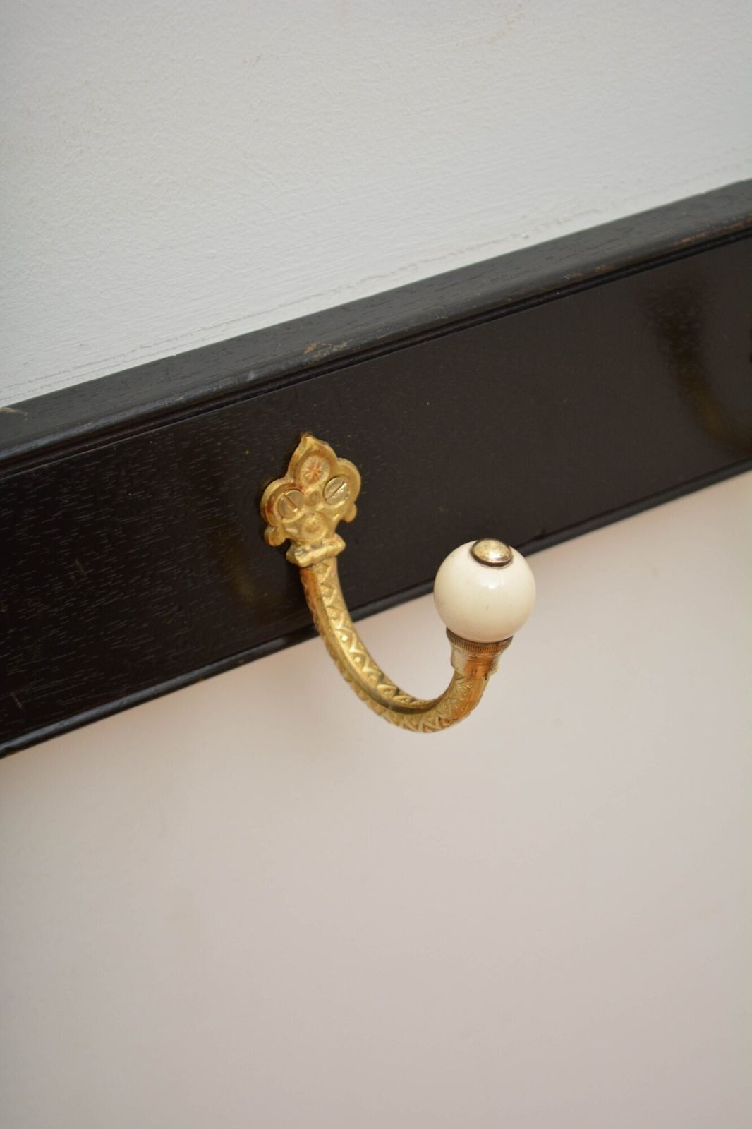 photo furniture Pair Of Antique Victorian Brass And Ebonised Coat Rack Coat Hooks In Good Condition