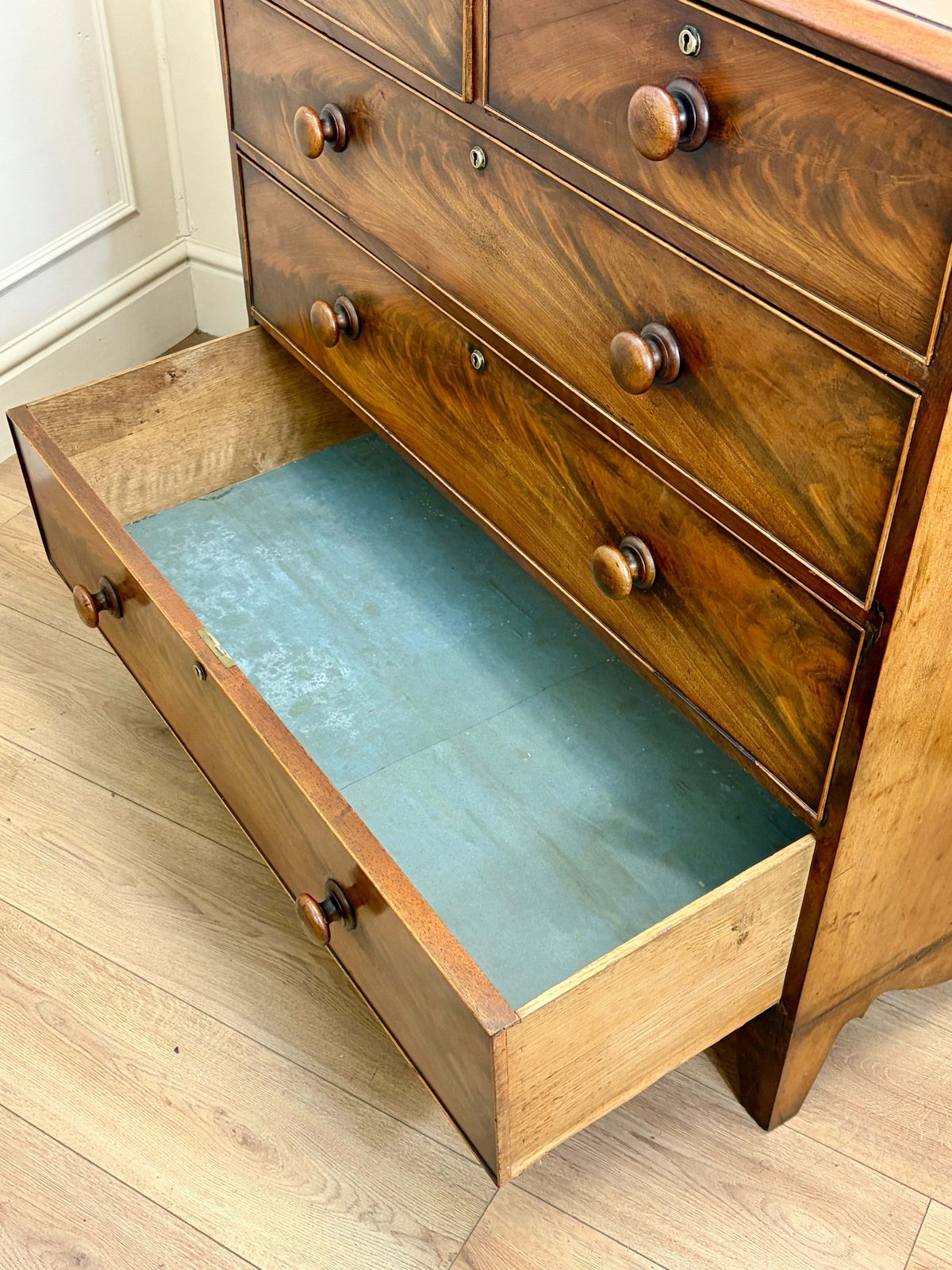 595.0 Antique Georgian Straight Front Chest Of Drawers photo