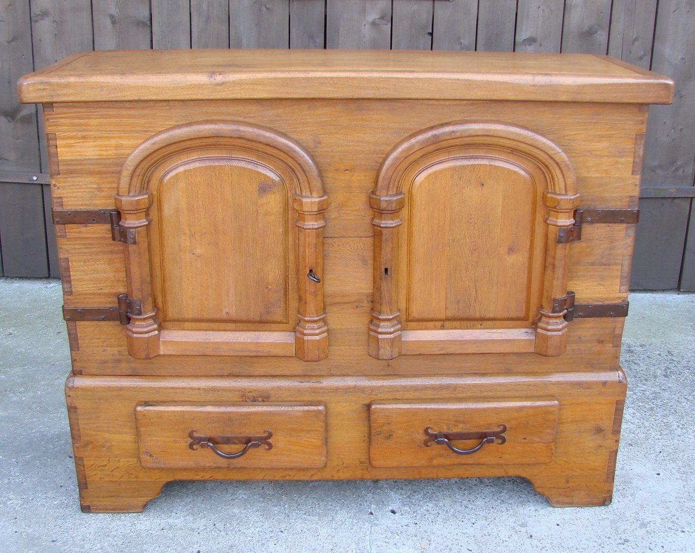 Rustieke eiken ladekast ca. jaren 1950 | Massief hout | Handgesmede beslag | Stevig photo for sale