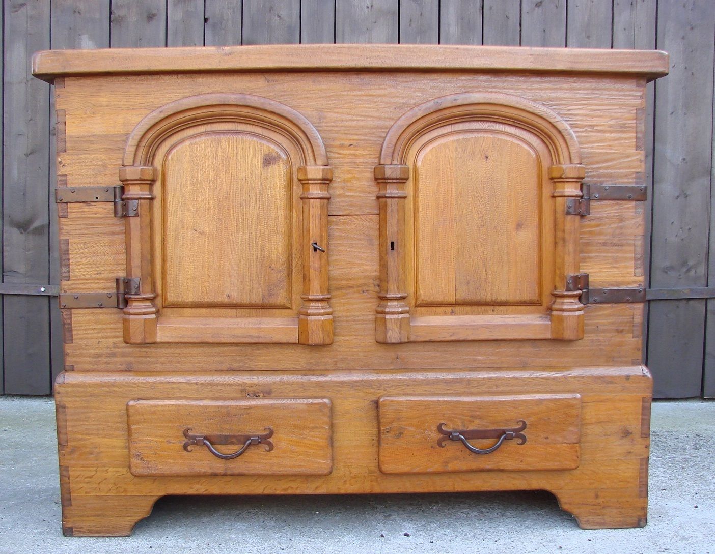 Rustieke eiken ladekast ca. jaren 1950 | Massief hout | Handgesmede beslag | Stevig photo vinterior