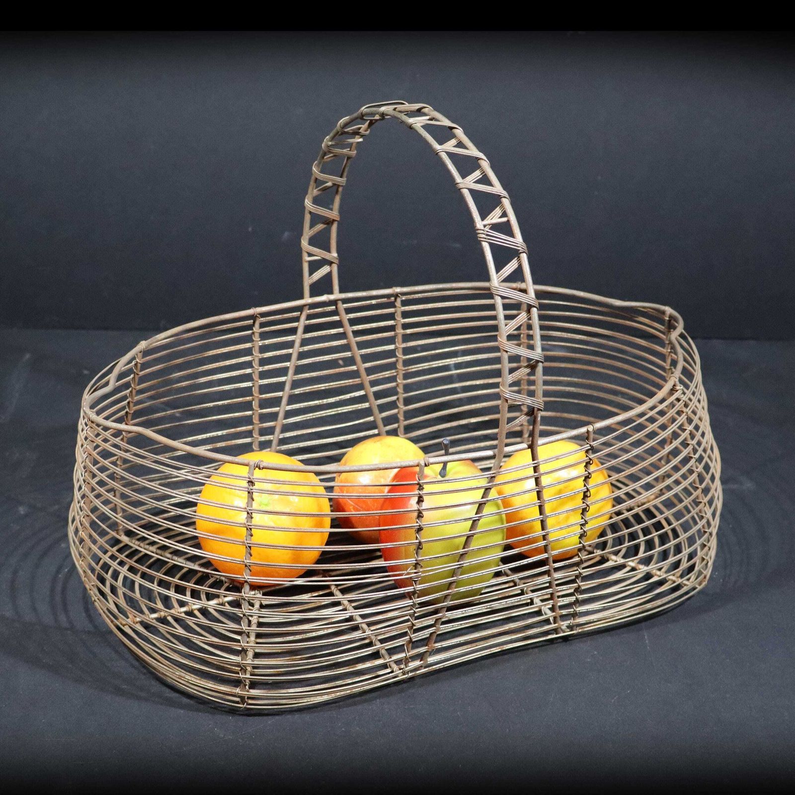 Panier de récolte en fil de fer, panier de jardin, style rustique campagnard photo for sale