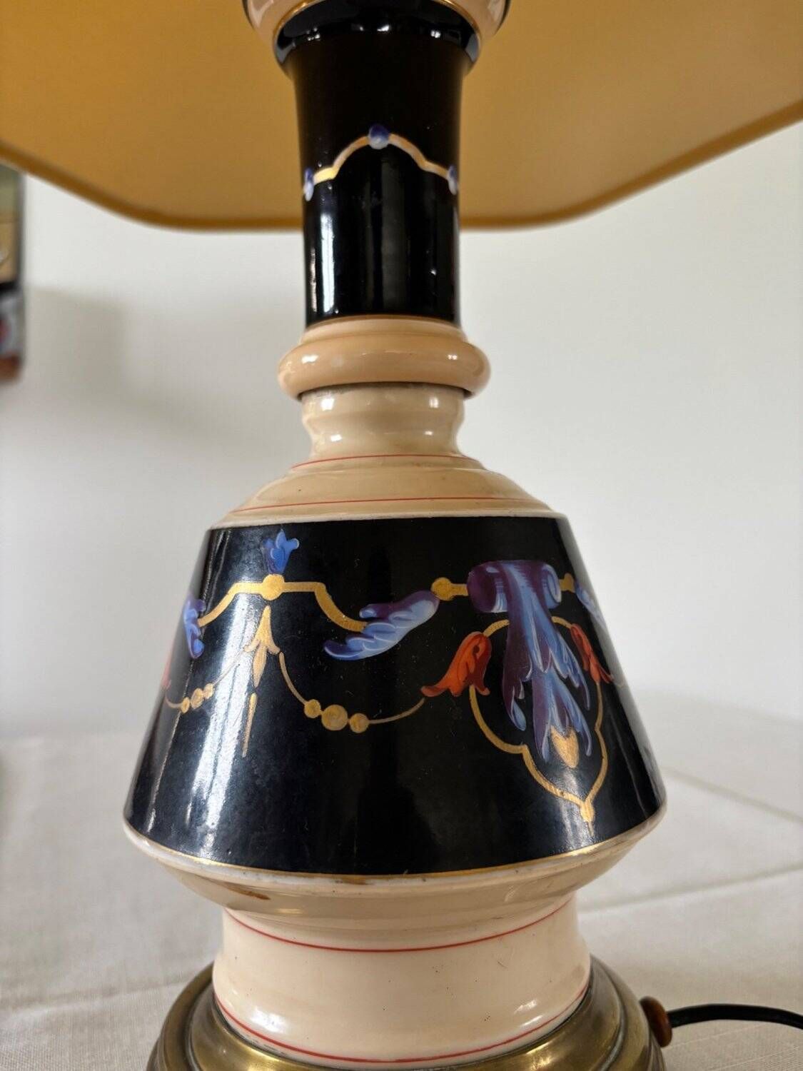 photo furniture Art Deco Table Lamp In Glazed And Gilded Porcelain, 20th Century