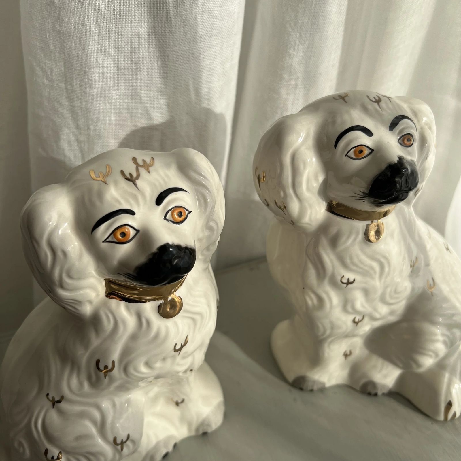 A Pair Of Beswick Dogs, 1980s photo vinterior
